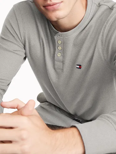 Vista 3 de Tommy Hilfiger Henley de manga larga Modern Essentials para hombre