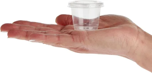 Vista 7 de Juvale Vasos desechables con tapas, plástico de 1 onza, transparente, paquete de 500 unidades, tazas de condimentos, recipientes de salsa