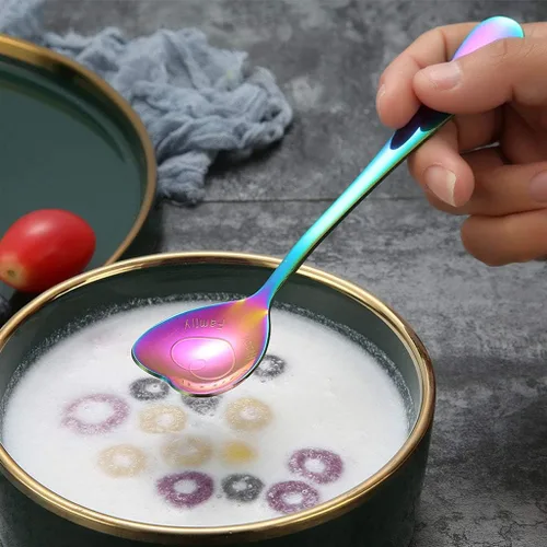 Vista 3 de 7 piezas de cucharas de acero inoxidable con forma de corazón - Café, postre, helado, té, amor - Lindas (doradas)