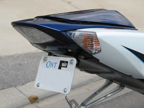 Vista 3 de Placa abatible universal para motocicleta - Soporte para placa de matrícula con bisagras