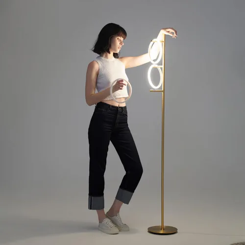 Vista 10 de Brightech Saturn - Lámpara de pie LED, diseño único que combina con decoración moderna y contemporánea, lámpara alta de 3 luces para sala Luz blanca