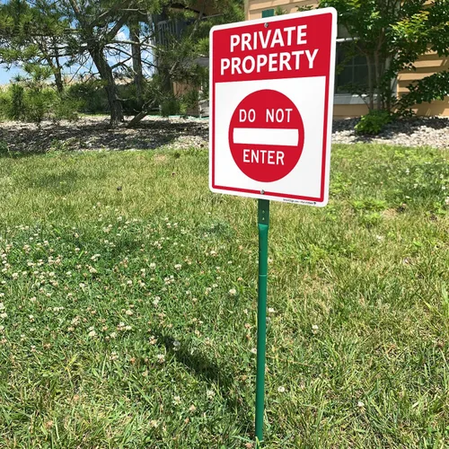 Vista 3 de SmartSign Letrero LawnBoss® "Private Property - Do Not Enter" Letrero de aluminio de 10 x 12 pulgadas con estaca de 3 pies