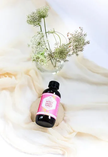 Vista 5 de Leven Rose - Tónico sin alcohol de hamamelis, 100% agua de rosas facial orgánica pura con pétalos de rosa, caléndula, pepino y flor de manzanilla, 4