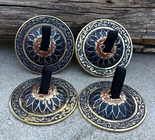 Vista 3 de 2 pares de platillos de latón para danza del vientre (platillos de dedo) – Instrumento profesional de percusión manual con bandas elásticas