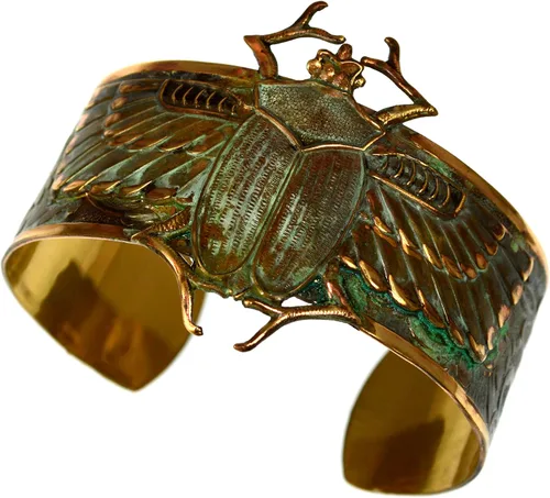 Vista 3 de Elaine Coyne Patina - Pulsera clásica con diseño egipcio de escarabajo Latón