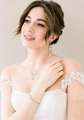 Vista 2 de SWEETV Juego de 3 joyas de novia de circonita cúbica para boda, collar de cristal, aretes colgantes, pulseras para mujeres, disfraces de graduación