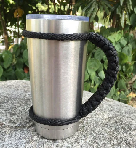 Vista 3 de MOCE Mango de paracord hecho a mano para vaso Yeti/Rtic/Ozark Trail Rambler de 20 oz. Negro