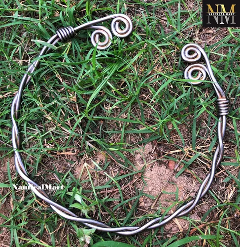 Vista 7 de NauticalMart Collar medieval de hierro tradicional celta torque torque, torque forjado a mano, torc nórdico medieval, cuello auténtico y anillo
