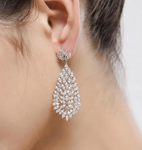 Vista 2 de Aretes colgantes de cristal AAAAA Australia chapados en oro blanco para boda, dama de honor, lágrima transparente, circonita cúbica, para mujeres