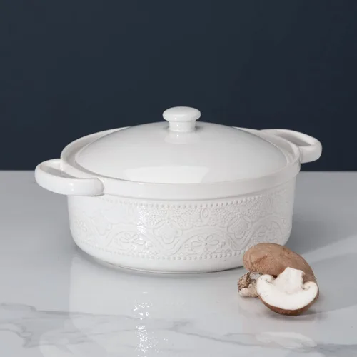 Vista 2 de FUN ELEMENTS - Cazuela, 2 cuartos de galón, plato con relieve de encaje con tapa, de cerámica para ir del horno a la mesa, asas redondas para servir