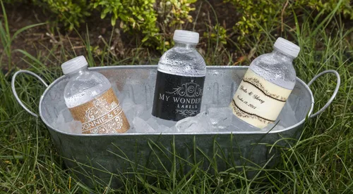 Vista 3 de 100 etiquetas rojas para botellas de agua de 8 x 2 pulgadas