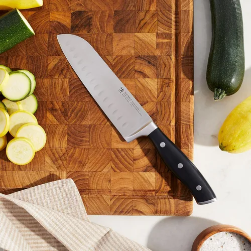 Vista 2 de Henckels Cuchillo Santoku Forged Accent de 7 pulgadas con Filo Hueco, Negro