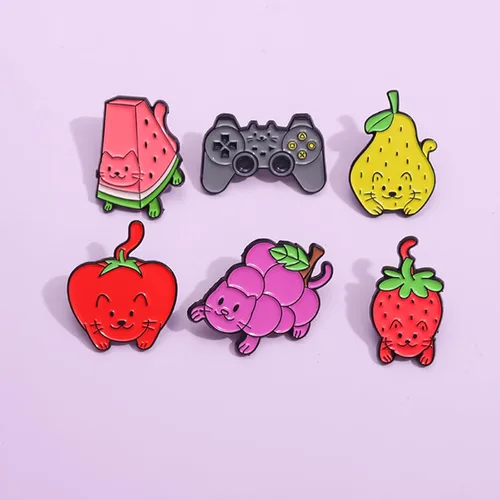 Vista 2 de Broche esmaltado de gato lindo para chaquetas, mochilas, 7 piezas de dibujos animados de animales esmaltados, insignias para mujer, fresa dulce