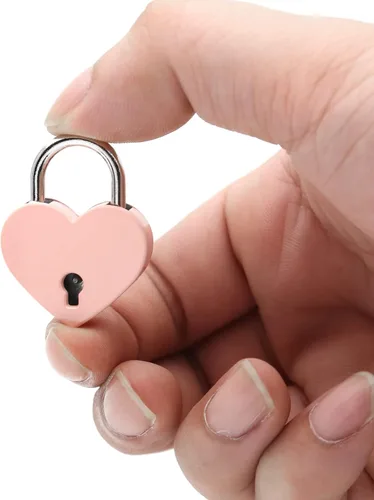 Vista 2 de 4 candados rosados con llave, mini candados con cabeza de corazón, estilo moderno de moda