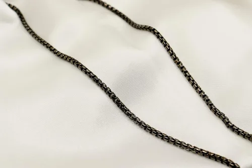 Vista 2 de PORI JEWELERS . Collar de cadena redonda de plata de ley 925 de 0.098 in, chapado en rodio negro o chapado en oro, 8 a 36 pulgadas