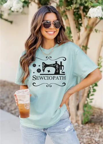 Vista 2 de GLIGLITTR Camiseta de mujer para amantes de la costura con estampado de costura, divertida máquina de coser con cuello redondo, manga corta, casual