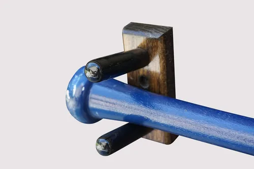 Vista 2 de Soportes de pared horizontales para bate de béisbol (fabricados en los Estados Unidos)