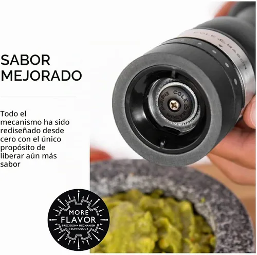 Vista 4 de COLE & MASON Ardingly - Molinillo de pimienta de madera, molino de madera que incluye mecanismo de precisión gourmet y granos de pimienta premium