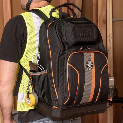 Vista 11 de Klein Tools 62800BP - Mochila para herramientas, 40 bolsillos, color negro y naranja