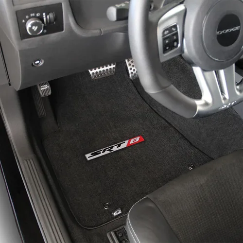 Vista 2 de Se adapta a 2011-2014 Dodge Challenger 2 alfombrillas delanteras negras ébano con logotipo SRT-8 en rojo y plateado