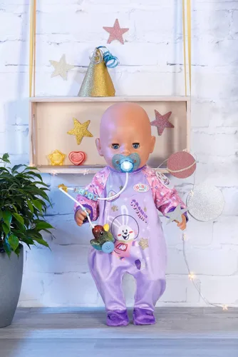 Vista 4 de BABY born 830017 Baby Birthday - Maniquí mágico interactivo de 16.9 in para niños pequeños de 3 años en adelante, abre y cierra los ojos