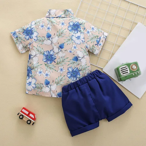 Vista 5 de Ropa de tren para bebé, niños pequeños, manga corta, estampado floral, camiseta y pantalones cortos para camiones de bomberos (azul, 12-18 meses)