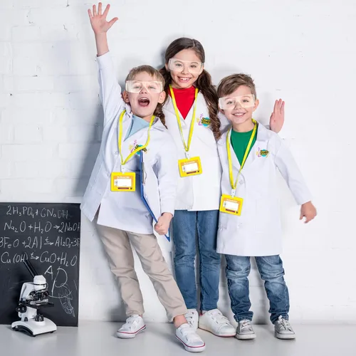 Vista 5 de Learn & Climb Abrigo de laboratorio para niños, kit de disfraz de laboratorio científico infantil con gafas y tarjeta de identificación
