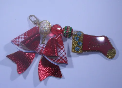 Vista 6 de Merry Christmas Stocking with Bow and Bubblegum Beads Keychain. Colors Can Be Changed, round key ring and lobster claw