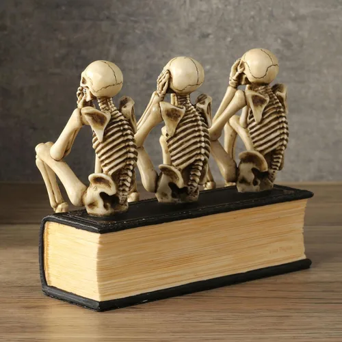 Vista 5 de Veronese Design Escultura de resina de 4 3/4 pulgadas de alto tres esqueletos sabios sentados en el libro No ver mal no escuchar mal no hablar mal
