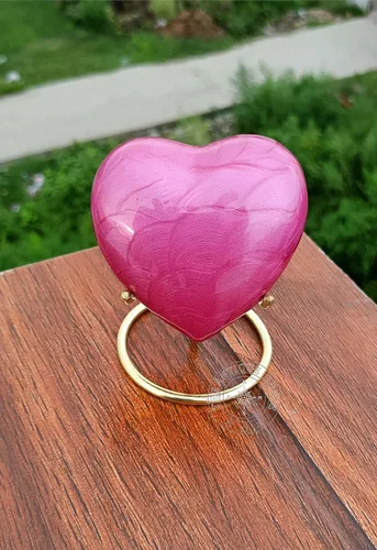 Vista 4 de Urna rosa de recuerdo mini urna de cremación de corazón con caja negra premium y soporte de latón, para tu ser querido, cenizas humanas y urna