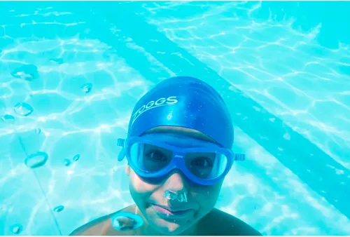 Vista 2 de Zoggs Junior Phantom Anti-Fog UV Protection Quick-Adjust No-Leak Wide Vision Soft One-Piece Frame Swimming Mask, 6-14 Years