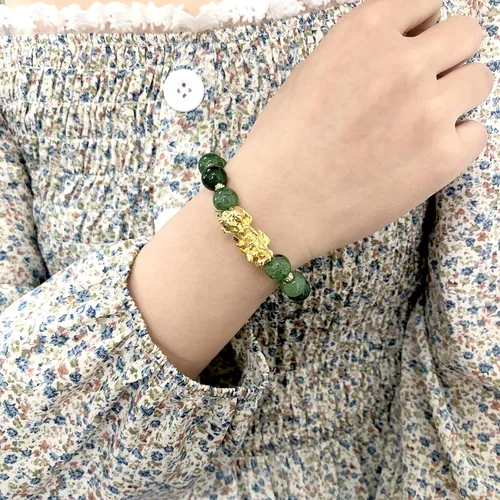 Vista 2 de Pulsera Feng Shui para hombres y mujeres negra tallada a mano Mantra piedra elástica Pixiu Wealth Lucky Amuleto pulsera para hombres y mujeres