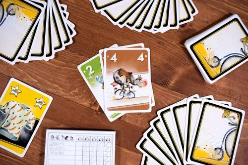 Vista 7 de 25th Century Games Velonimo, juego de cartas rápido para jugar con temática de ciclismo para 2 a 5 jugadores