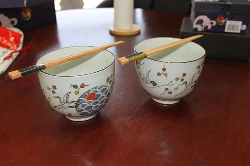 Vista 5 de Grúa japonesa de calidad de porcelana de porcelana profunda de alto brillo lacado juego de cuencos para servir sopa, fideos, ensalada de arroz, apto