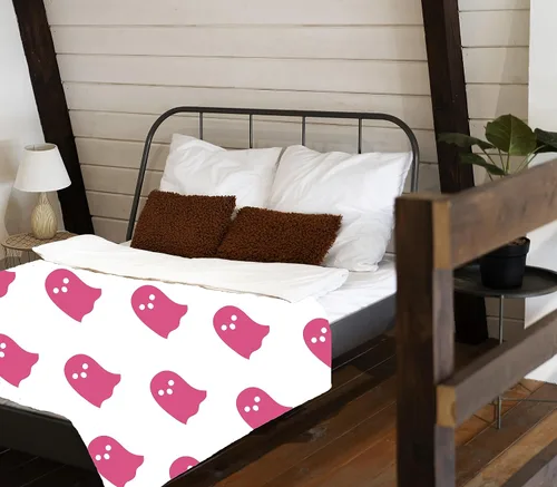 Vista 6 de Bonita manta de fantasma rosa de Halloween, decoración de habitación, manta estética para sofá cama, sofá, manta reversible de franela súper suave