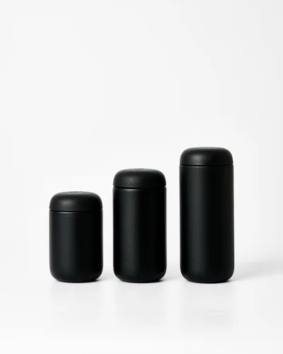 Vista 7 de Fellow Carter Move - Taza aislada al vacío con protector de salpicaduras a presión y revestimiento de cerámica para preservar el verdadero sabor.