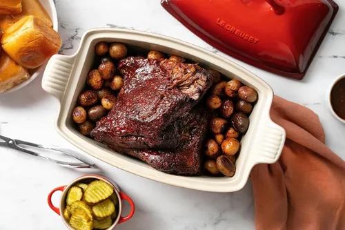 Vista 4 de Le Creuset Heritage - Cacerola de cerámica profunda con tapa, 4.5 qt., alcachofa