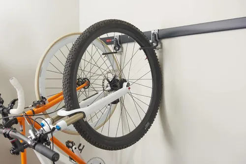 Vista 9 de Sistema de almacenamiento de cochera VerticalRubbermaid FastTrack bicicleta gancho, 1784463