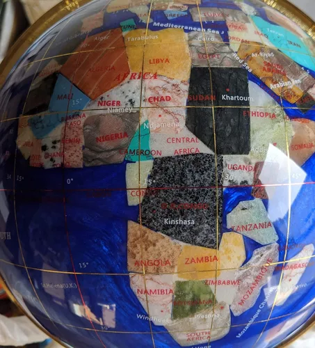 Vista 8 de Unique Art - Globo del mundo con piedras preciosas Bahama de 13 pulgadas de alto, con trípode dorado