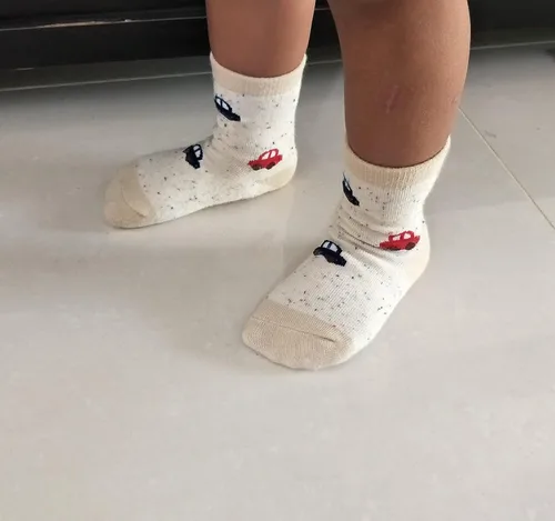 Vista 4 de RATIVE Calcetines antideslizantes con empuñaduras para bebés y niños pequeños