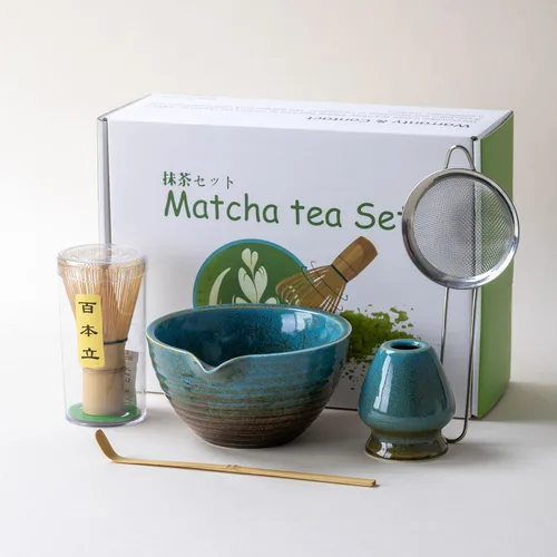 Vista 6 de Juego tradicional de ceremonia de té Matcha con cuenco de cerámica, batidor de bambú, soporte y colador, 5 piezas (azul)