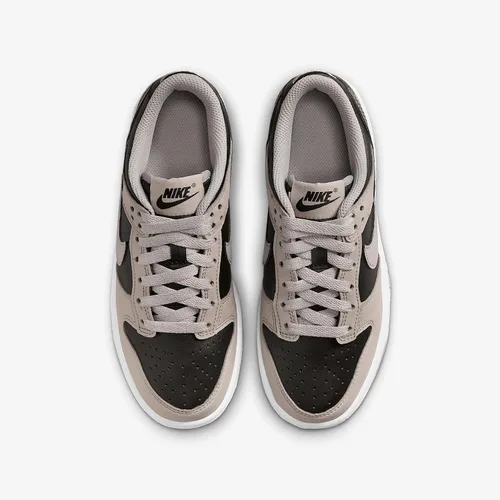 Vista 938 de Nike Kid's Dunk Low Sneaker