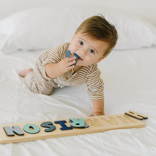 Vista 5 de Rompecabezas de madera personalizado con nombre para niños, hecho a mano en EE. UU. por Bloom Owl, regalos personalizados para bebés niños y niñas