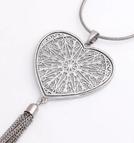 Vista 3 de MOLOCH Collares largos para mujer con dije circular y colgante tipo borla.