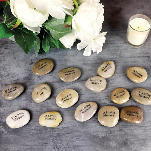 Vista 4 de 50 piedras conmemorativas - Rocas inspiradoras de río grabadas en memoria amorosa - Decoraciones de celebración de la vida - Recuerdos de Difuntos