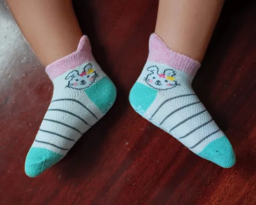 Vista 7 de RATIVE Calcetines antideslizantes con puños para bebés, niños y niñas