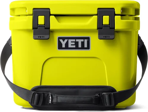 Vista 22 de YETI Roadie 15 - Enfriador duro con correa de hombro DoubleDuty