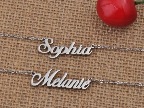 Vista 3 de Collar personalizado con cualquier nombre para mujer