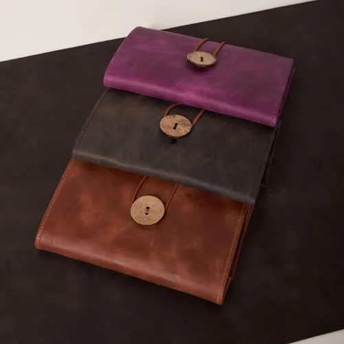 Vista 8 de HARDISTON Rollo organizador electrónico de cuero personalizado, bolsa de cordón personalizada para accesorios de tecnología de viaje, cables USB