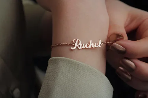 Vista 6 de DayOfShe - Pulsera de barra de nombre personalizada de acero inoxidable, grabado a medida, para parejas